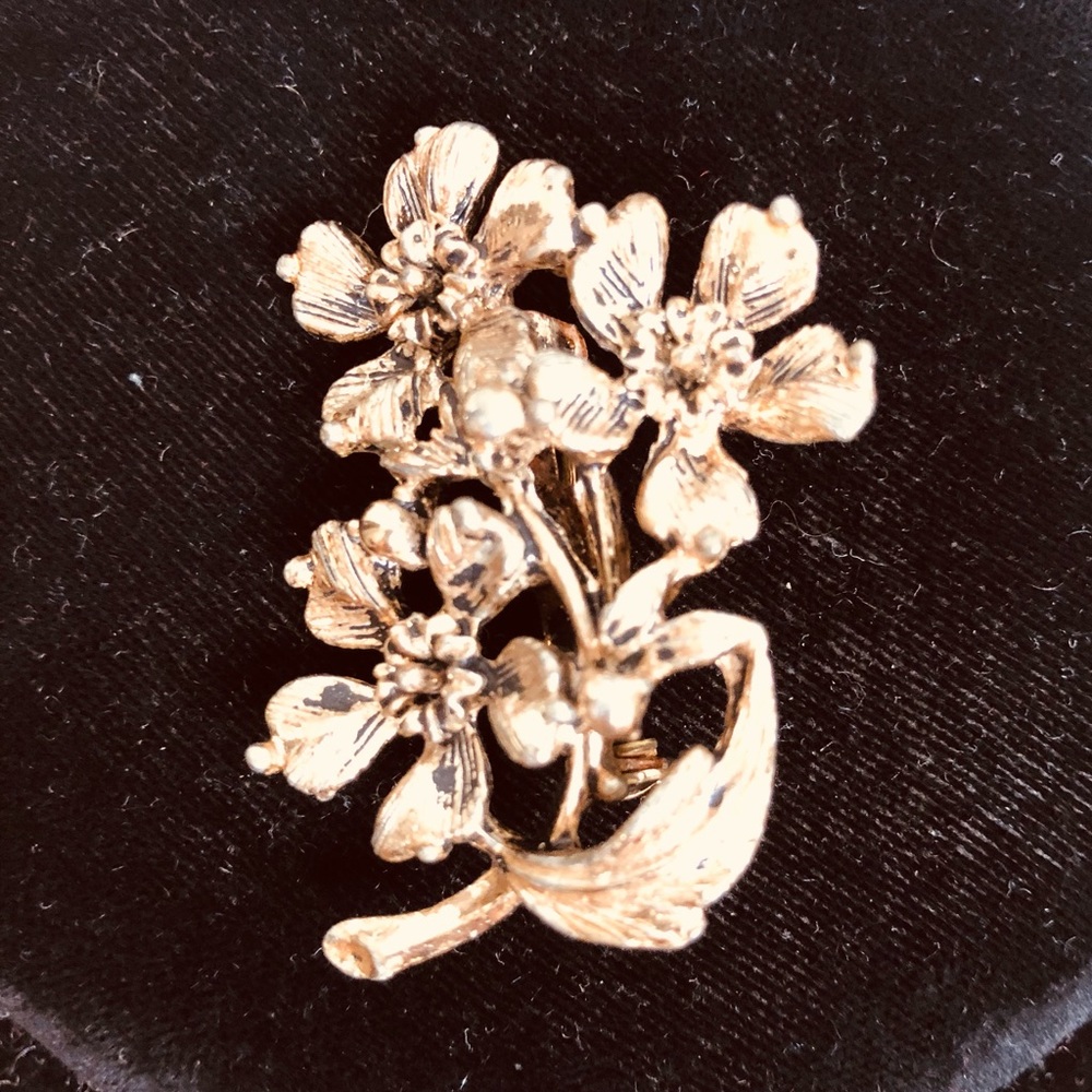 Vintage Floral Gold Tone Brooch Pin